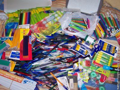 plus de 1000 stylos au total